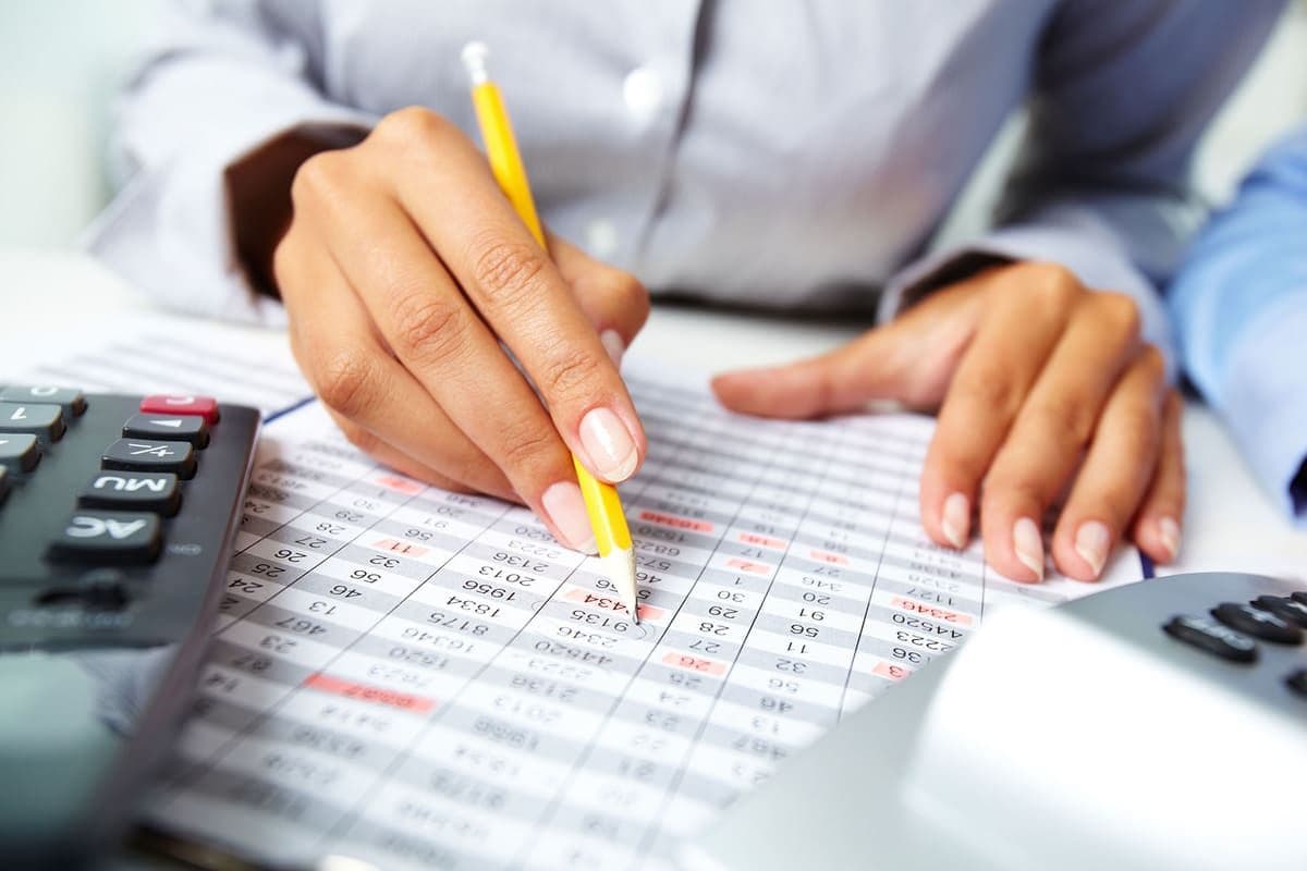 How Much Is Taken Out of My Paycheck for Taxes?